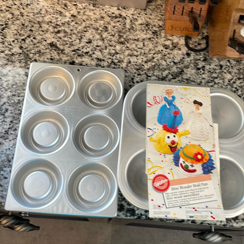 Set of Wilton baking pans